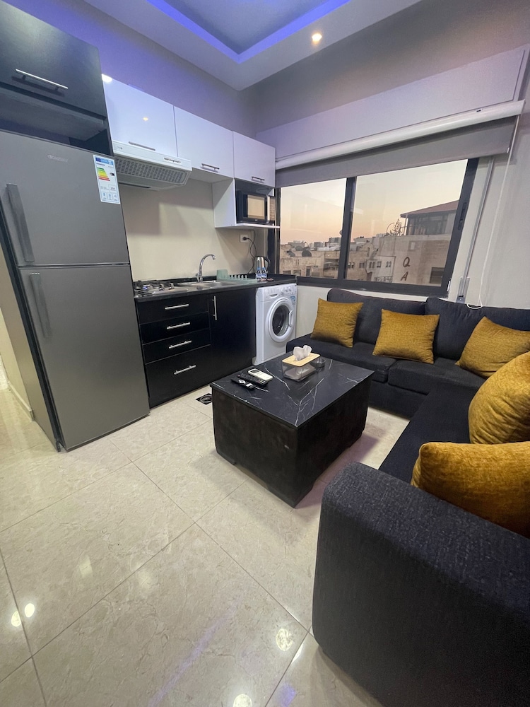 Charming Amman Apartent With City Views