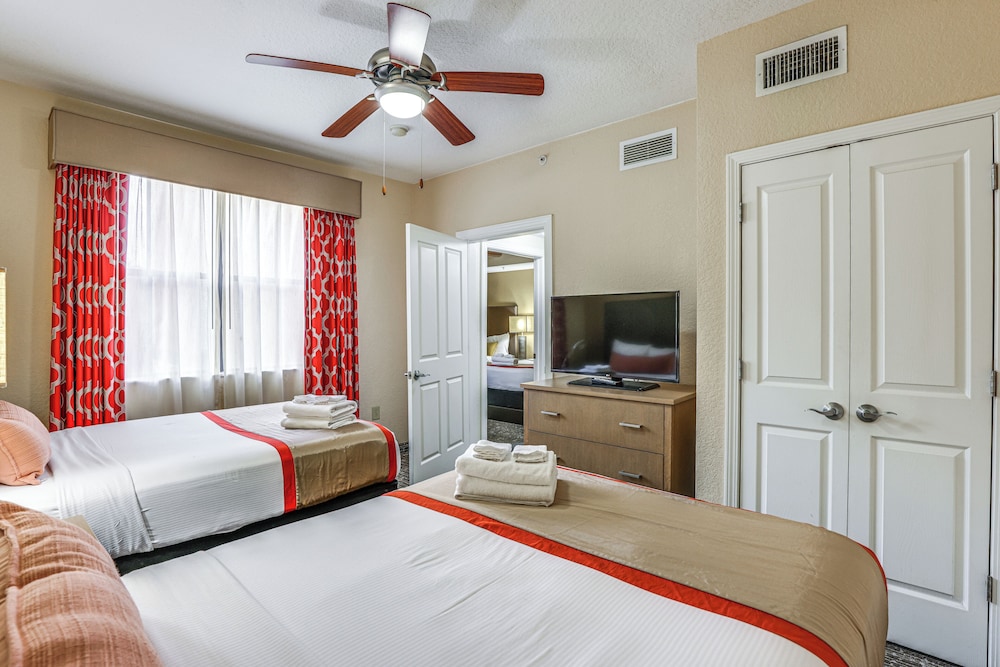 Poolside Oasis: 7 Mi to Disney & Universal