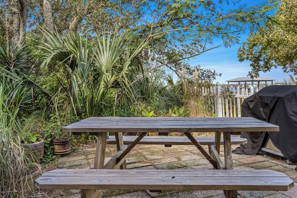 Serenity Shores by Southern Vacation Rentals