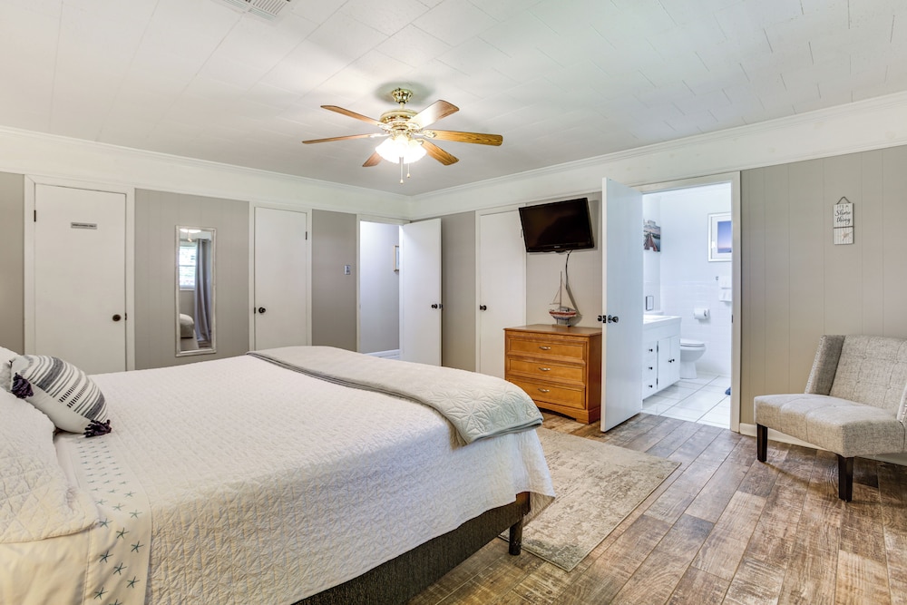 Fish & Explore: Serene Home on Bayou Petit Caillou