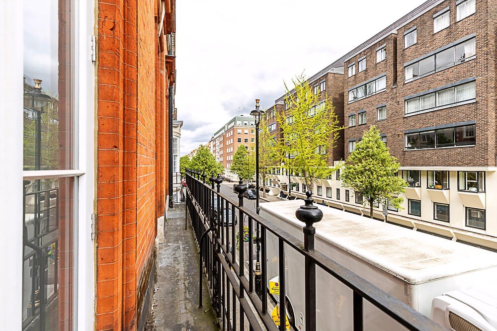 Stylish Two-bed Flat Near Oxford Circus