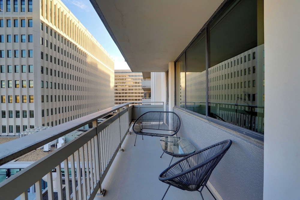 Stay with Comfort in Crystal City