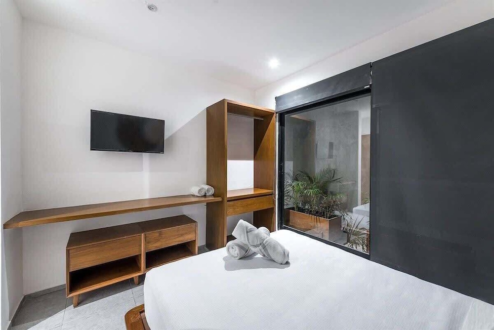 2 BR Great Located Natural Lightning