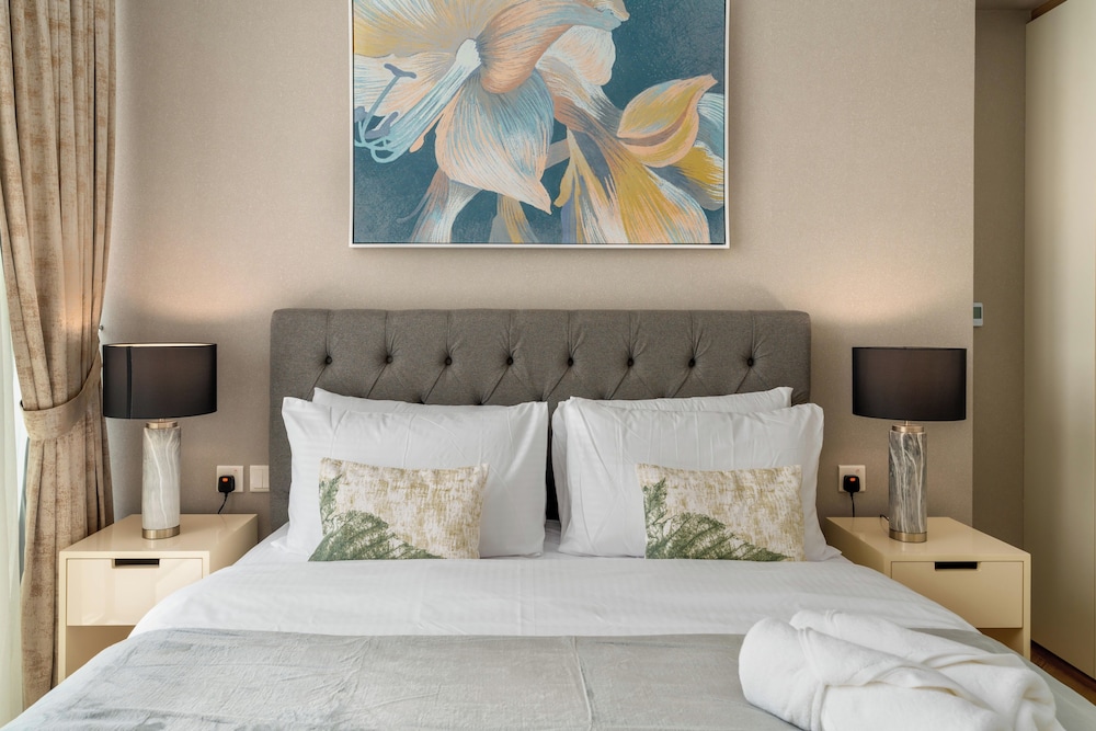 Whitesage - Super Spacious Apt with Dubai Garden Glow Views
