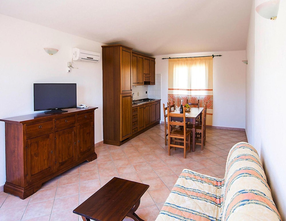 Apartment in Sos Alinos Near Cala Liberotto view 4