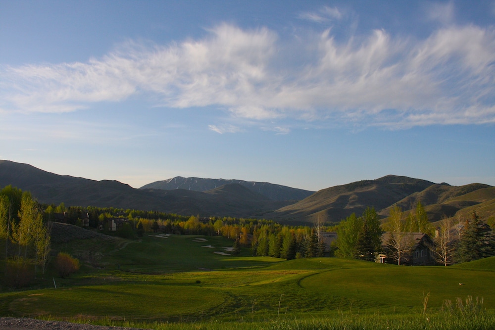 Elkhorn Village - Property Image 5