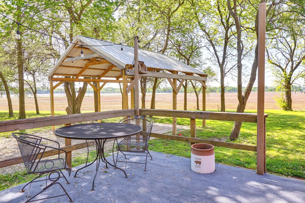 Hunt & Fish: Peaceful Country Escape in Chapman!
