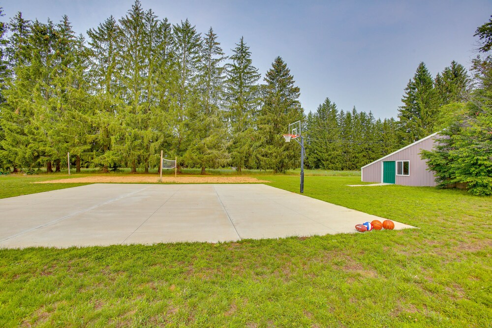 Cadillac Vacations - Charming Cadillac Retreat w/ Private Hot Tub! - Property Image 4