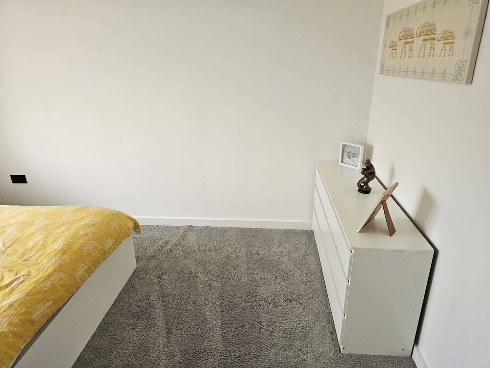 Modern, Large Open Plan 4 bed Property in Abergele