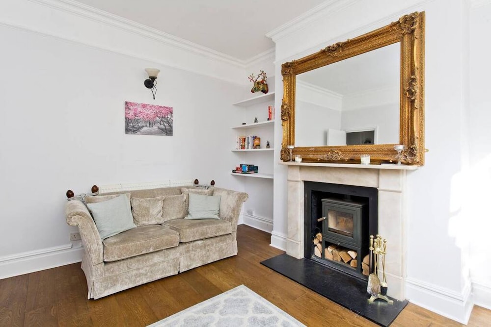2-bed Apartment Victoria