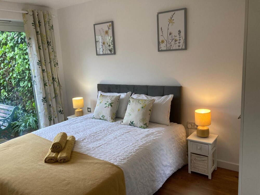 One Bedroom Cottage in Northampton view 4