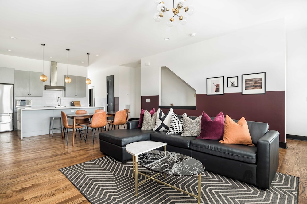 Sleeps 36, 3 Homes Walk to Germantown Modern Townhomes Near DT Avantstay