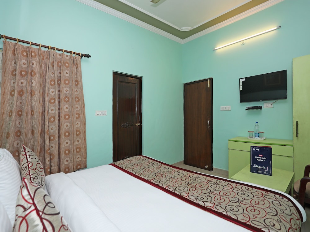 OYO 11312 Hotel Aero Capitol