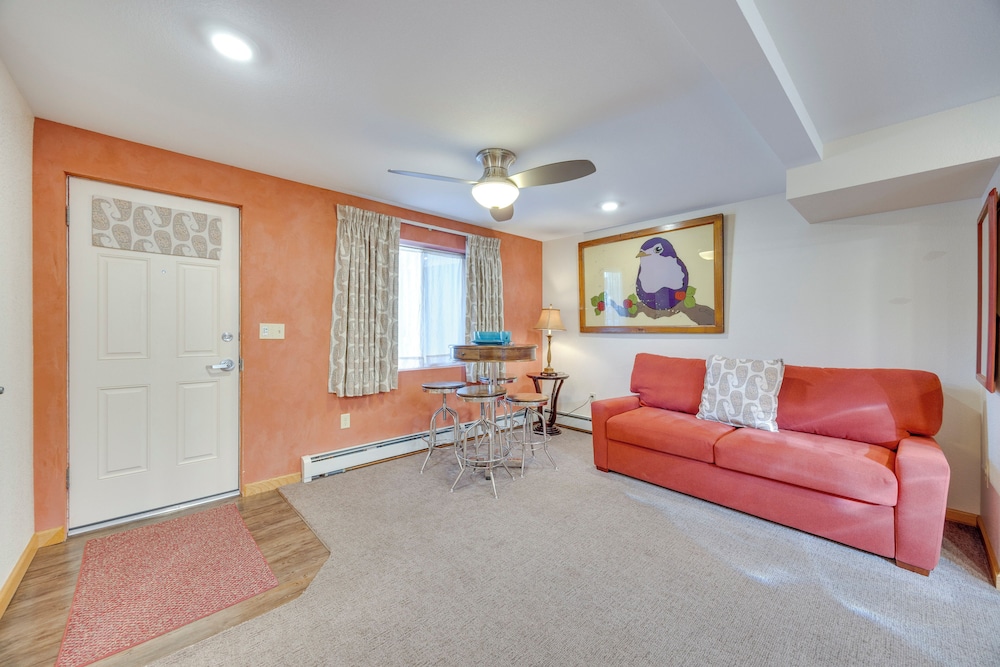 Pikes Peak Mountain Views: Manitou Springs Apt