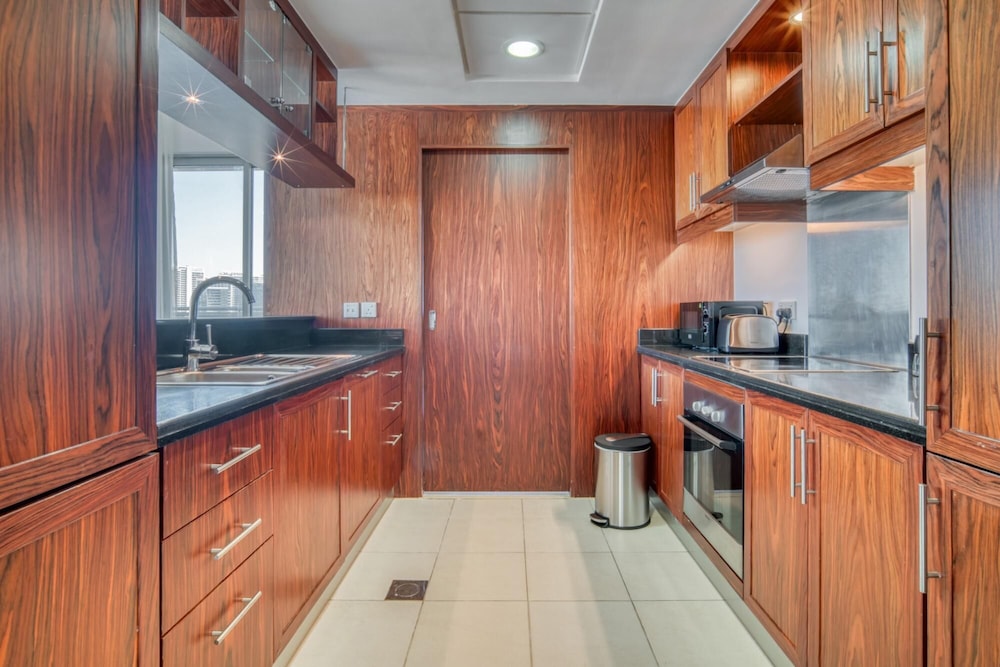 Urban Chic Downtown Apt w Dubai Fountain Views