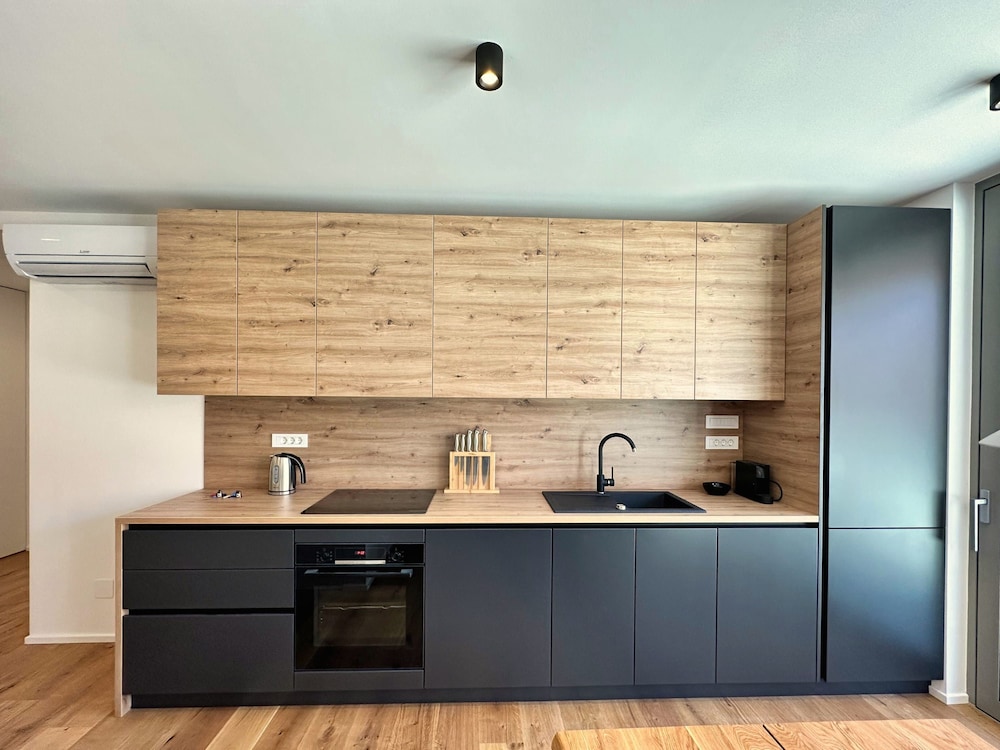 Garden Residence - Premium Downtown Apartment