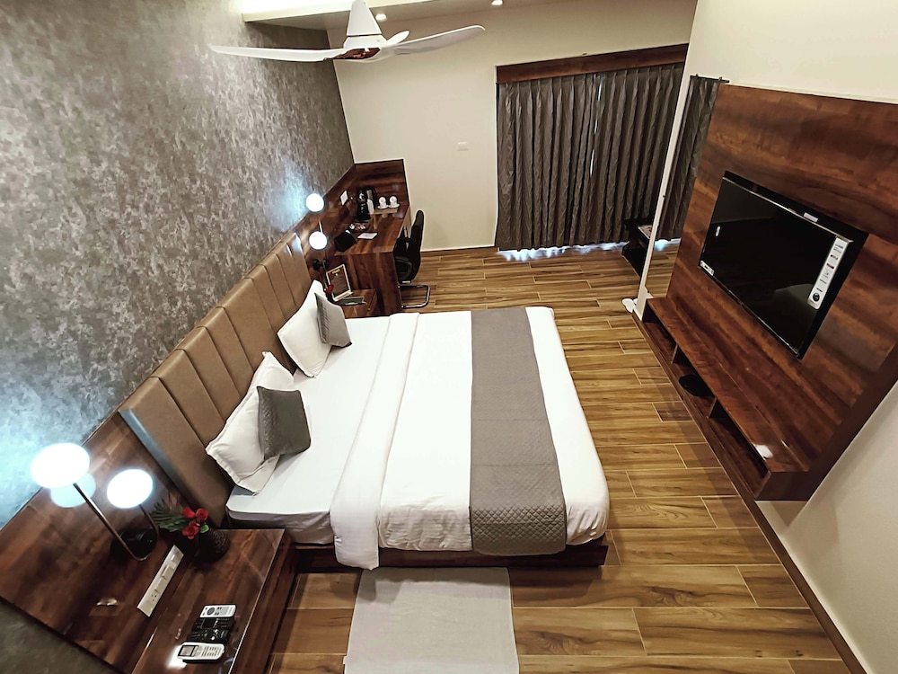 THE KASHI RESIDENCY