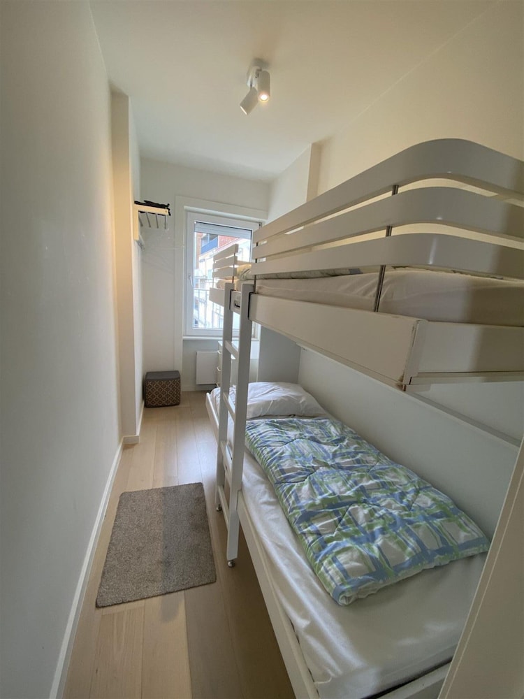 Sea View Stay for 6 Guests