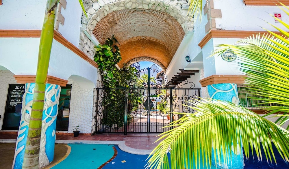 Hacienda San Jose A3 1 Bedroom Condo by RedAwning view 4