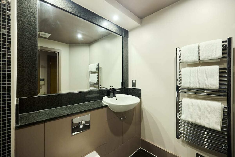 The Vauxhall Hideout - Comfy 2bdr Flat With Balcony