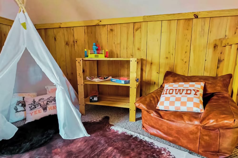 1 BR Bunk House on Long Hollow Ranch, Dog Friendly