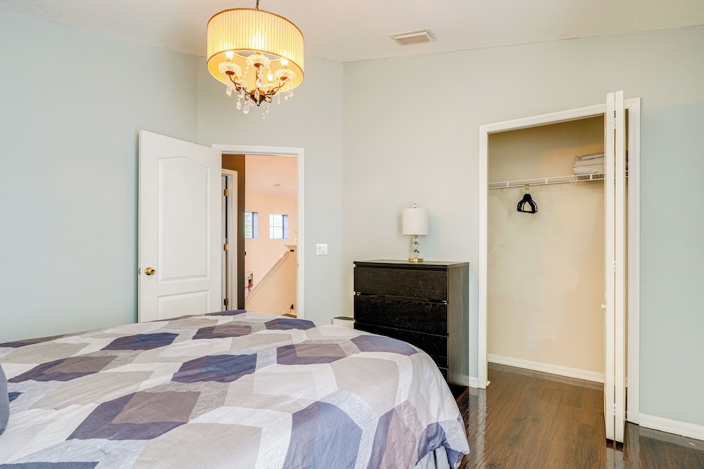9 Mi to Beach: Peaceful Riverview Home w/ Patio