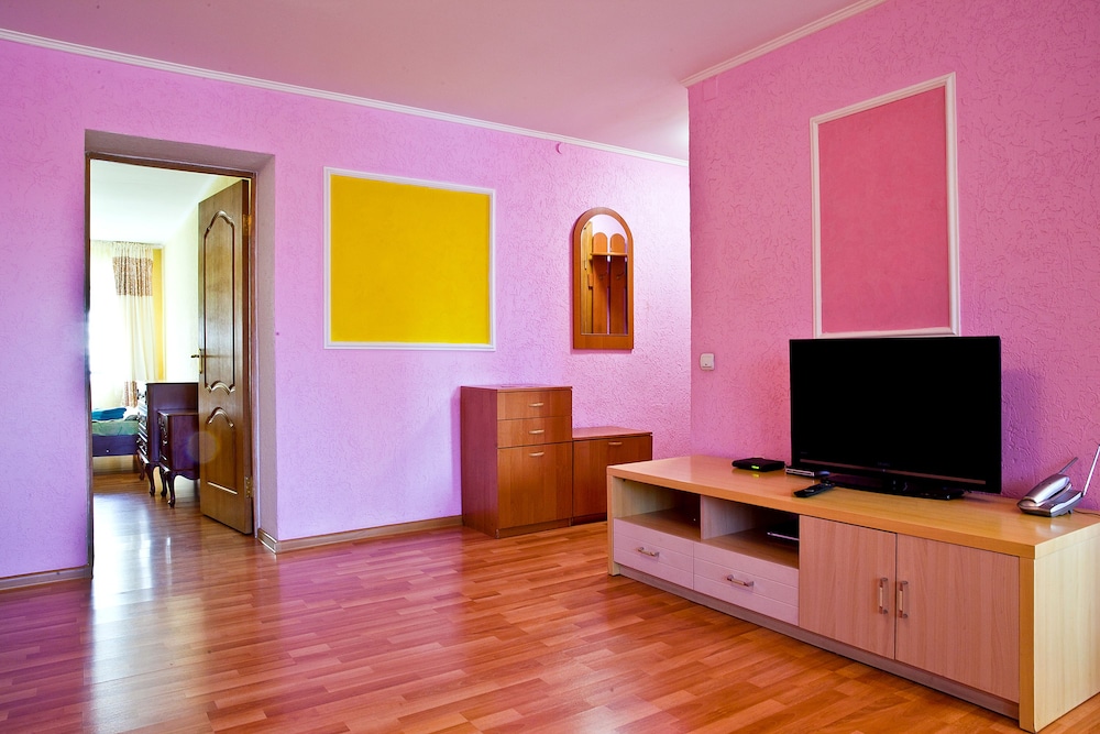 Lessor Apartments