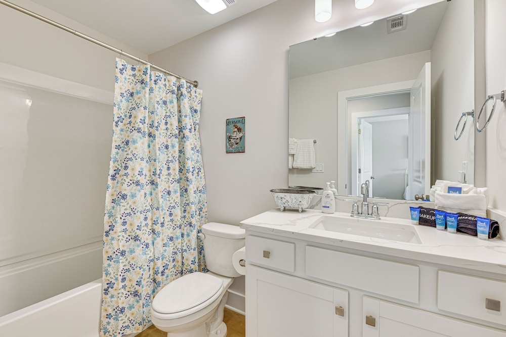 1 Mi to Sand & Surf: Townhome w/ Pool in Pcb!