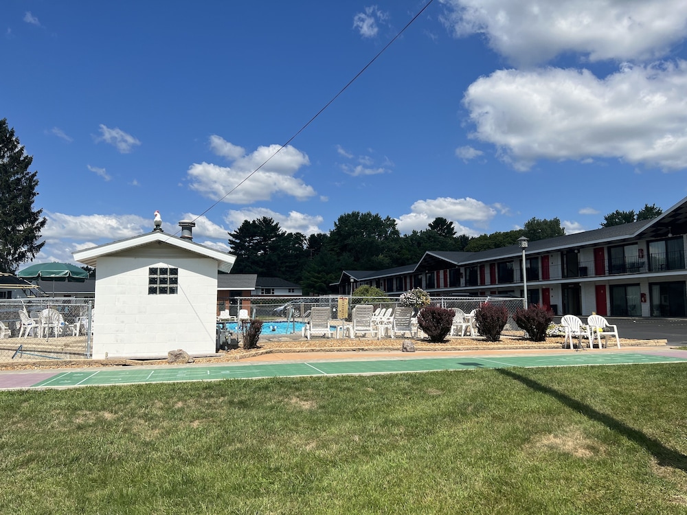 All Star Inn & Suites