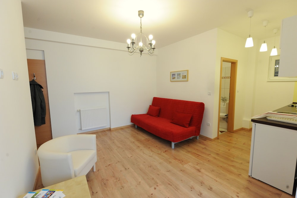 Toldi Apartments