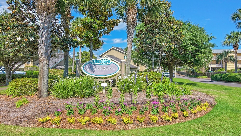 Sleeps 8 w/ Resort Pools, Tennis, Golf & Beach Access + Attraction Tickets!