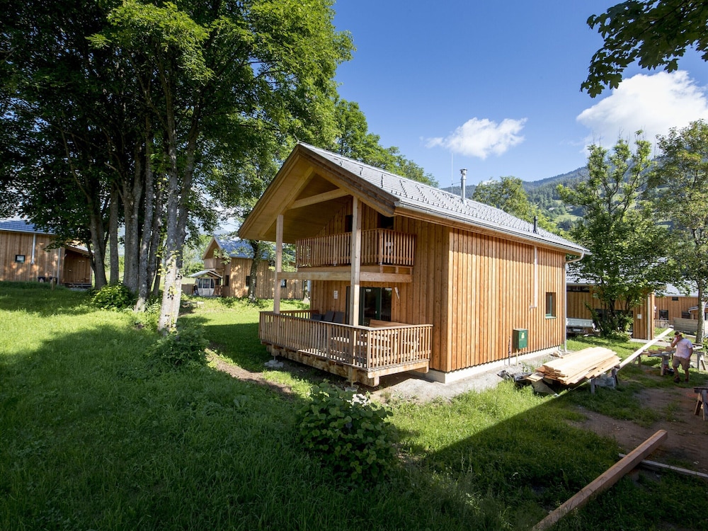Beautiful Chalet With hot tub