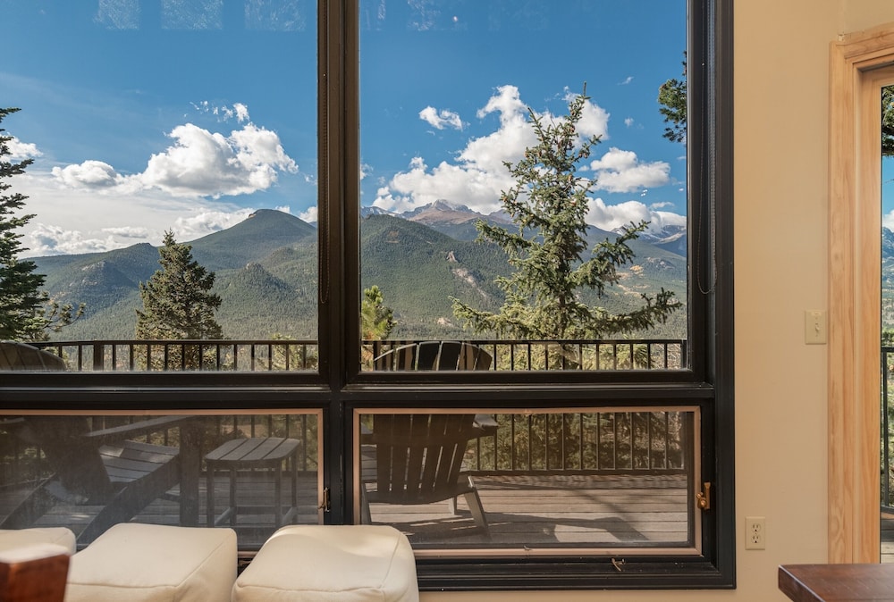 Cedar Upper Luxury Vacation At Windcliff 3 Bedroom Home by RedAwning - Property Image 4