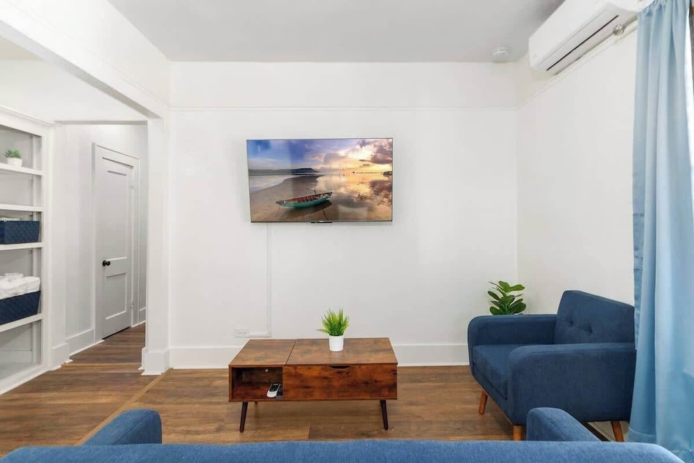 Charming 2-bedroom Home Lakeland