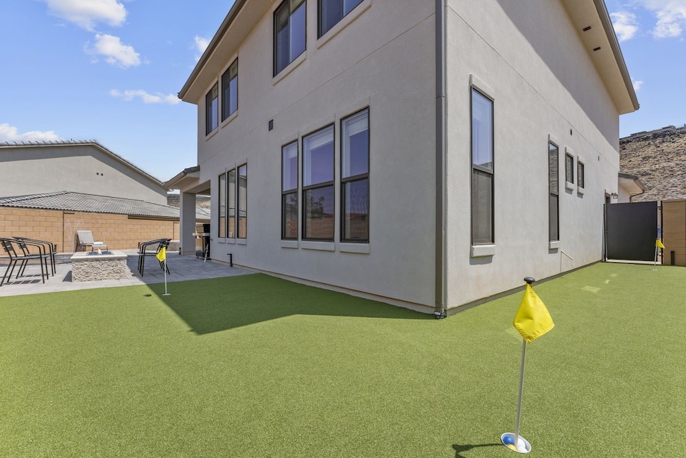 The Splash Yard 5 Bedroom Home