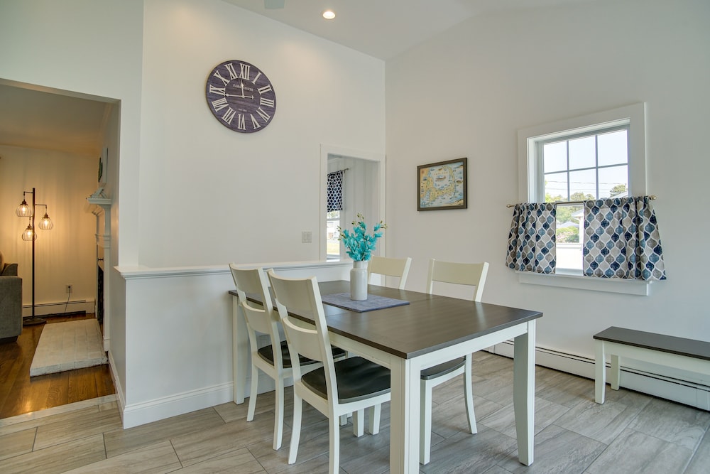 Newly Renovated Dennis Port Home: Close to Beaches