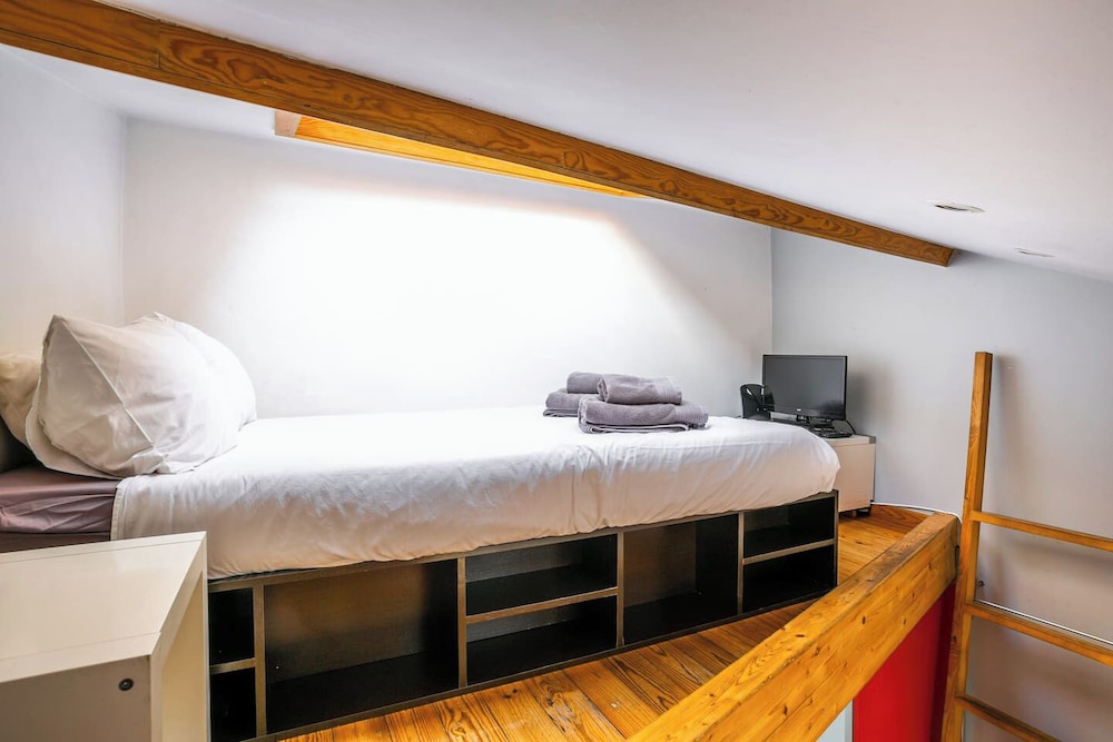 Real01 · Tiny Little Home in the City Centre