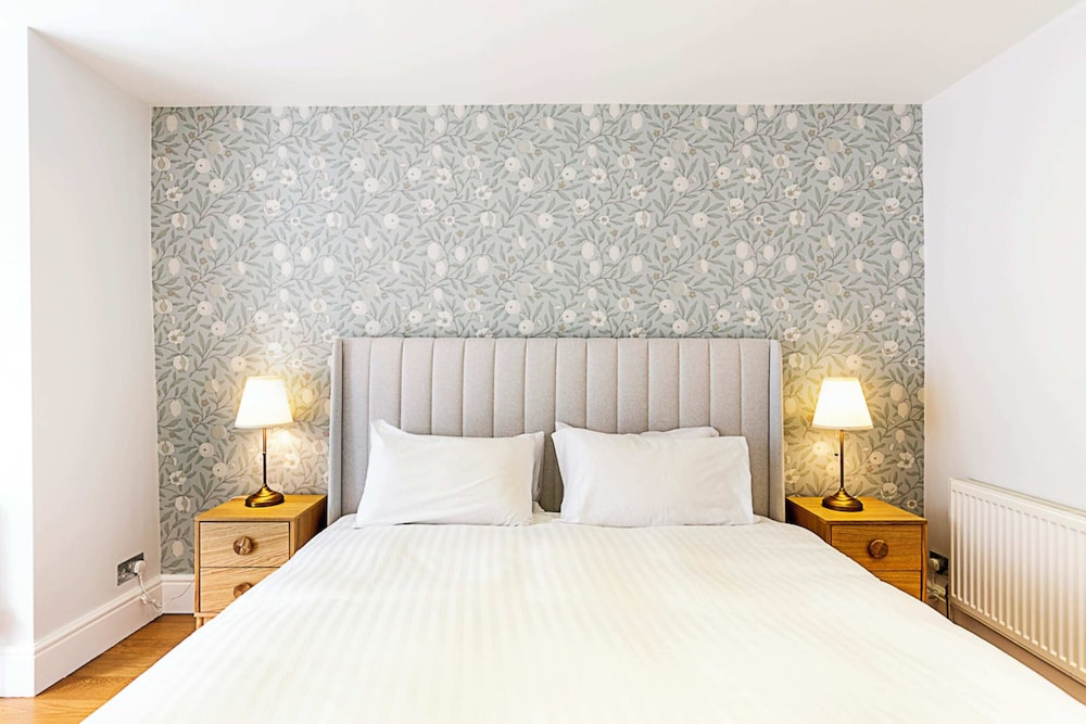 Charming Two-Bedroom Flat in West Hampstead