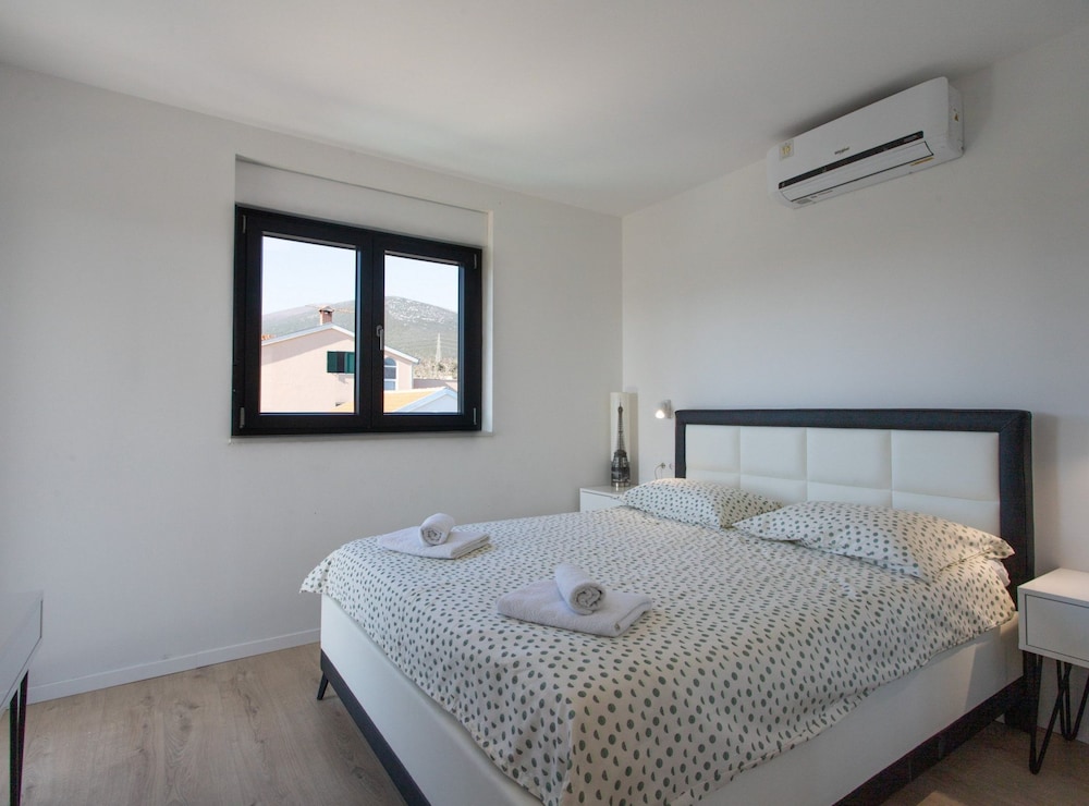 Dazzling Kaštel Novi Villa With Private Pool and Scenic Sea Views
