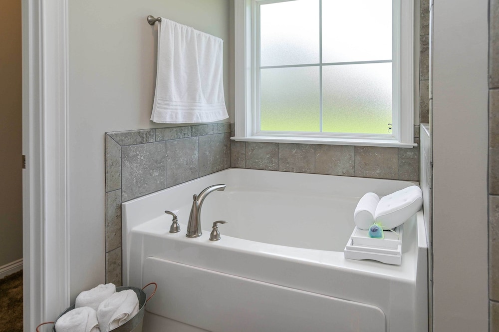 Quiet Family Home 15 Mi to Dtwn Huntsville! - Property Image 2