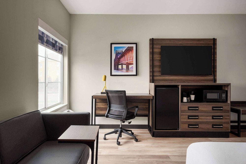 La Quinta Inn & Suites by Wyndham Gonzales LA
