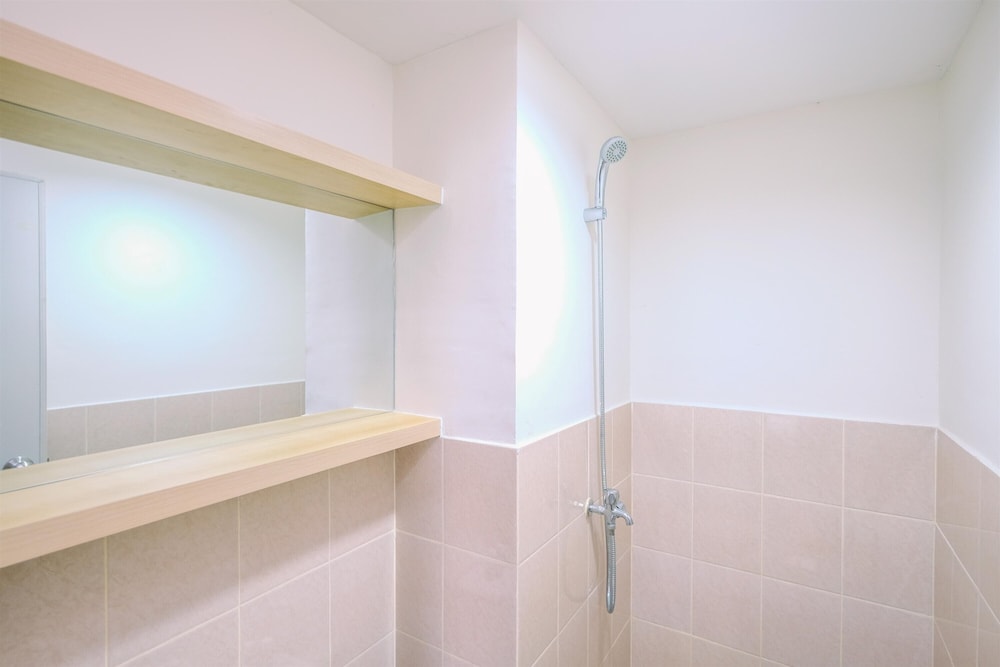 Nice and Warm Studio at Podomoro Golf View Apartment