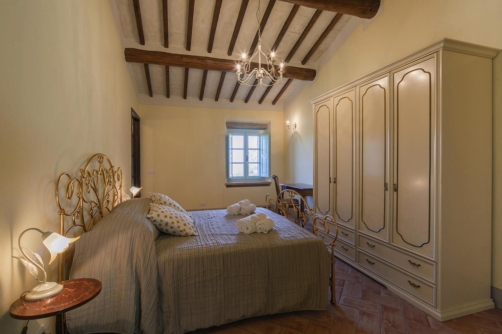 Beautiful Country House Villa Mezzavia With Private Pool in Costiglion Fiorentin view 2