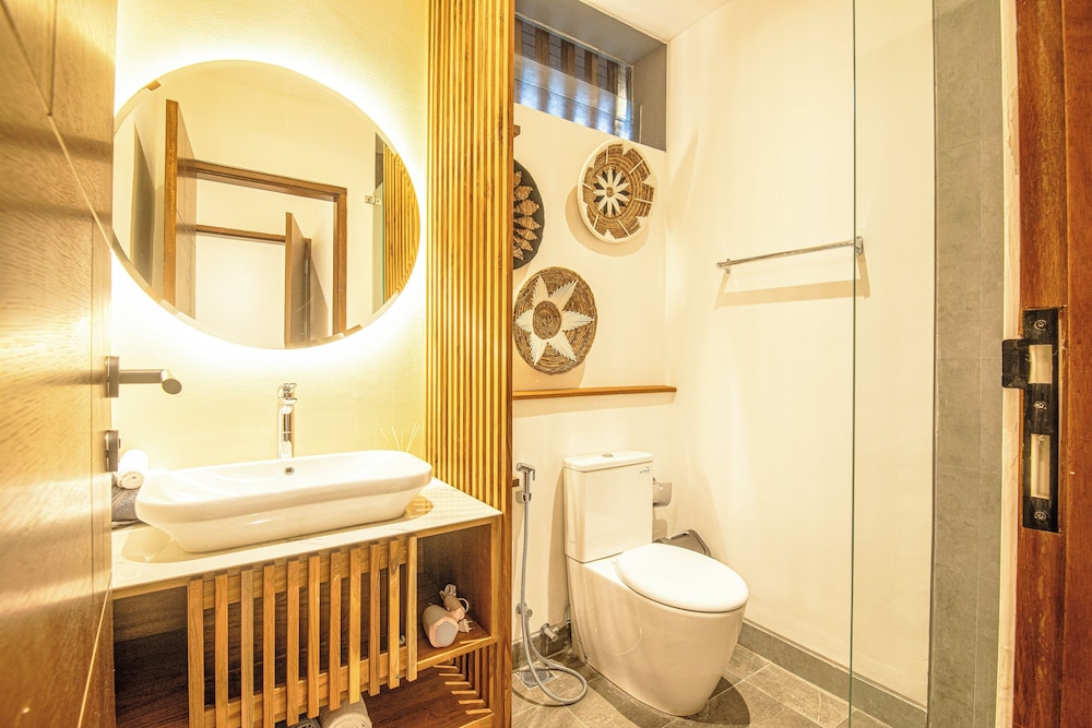 Enchanting 5BR Canggu Villa Moments to Sea