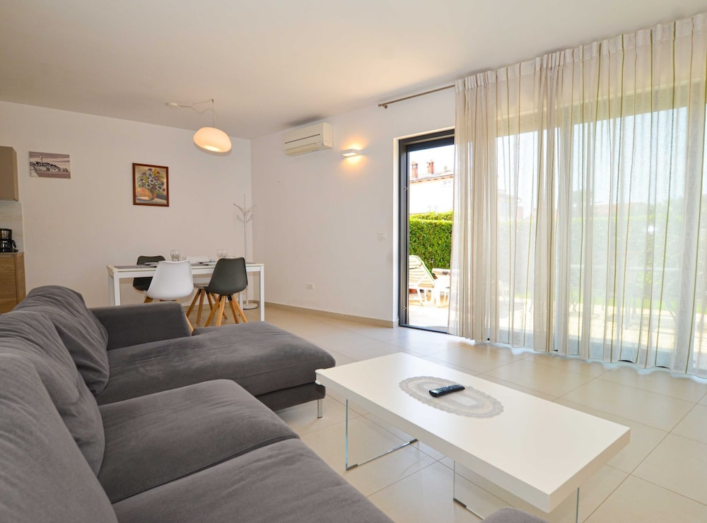 Family Friendly Spacious Apartment With Garden and Terrace