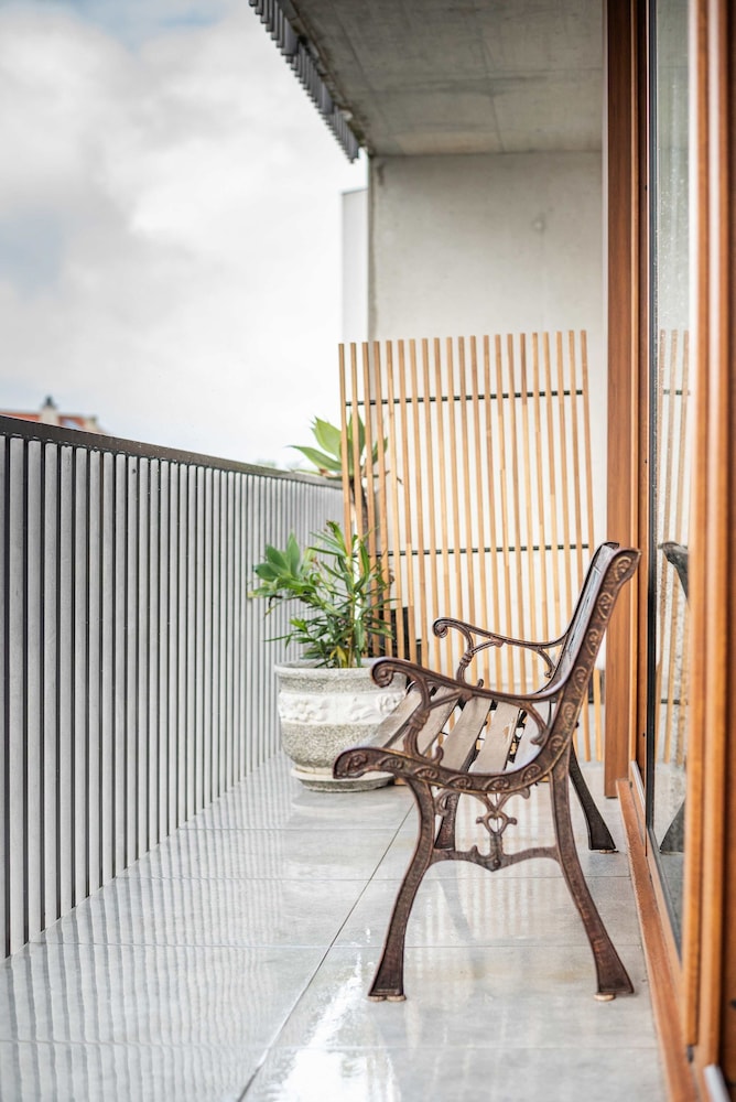 Liiiving in Matosinhos - Warm Vintage Apartment