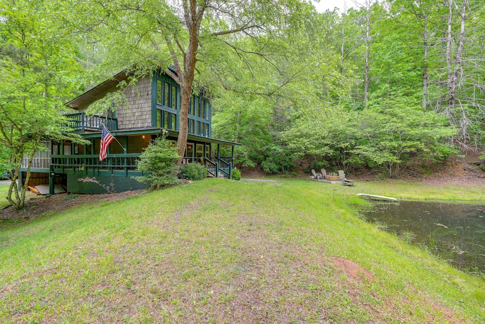 Secluded Getaway ~ 7 Miles to Downtown Blue Ridge! view 3