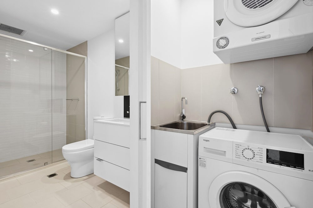 Contemporary 1-bed With Pool Near Brisbane River