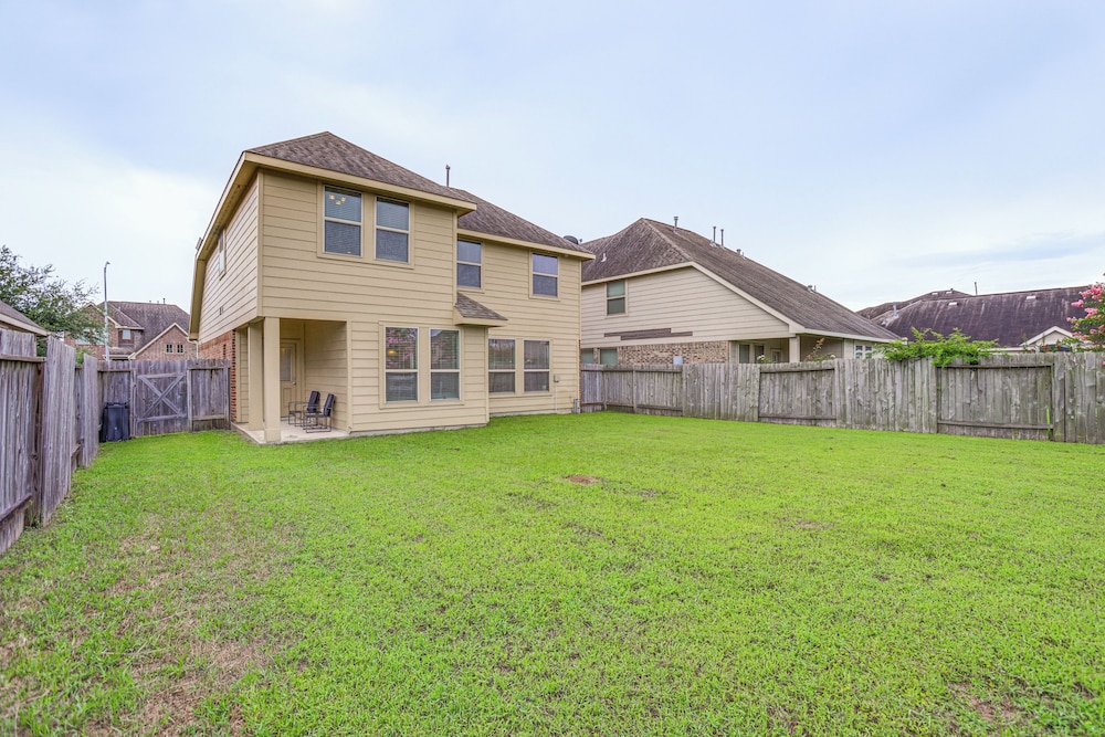 Covered Patio & Spacious Yard: Houston Area Home!