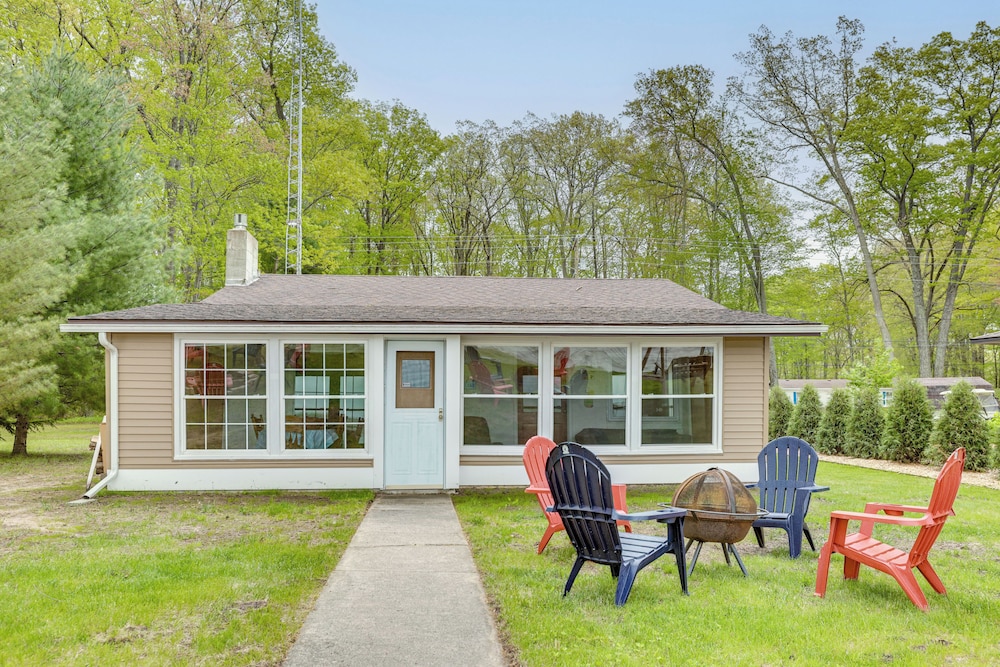 Fisher's Paradise: Lakefront Cottage in Baldwin!